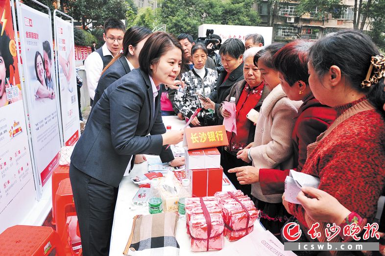 根据统计，目前全市已制卡超过640万张，累计发放社保卡约466万张。