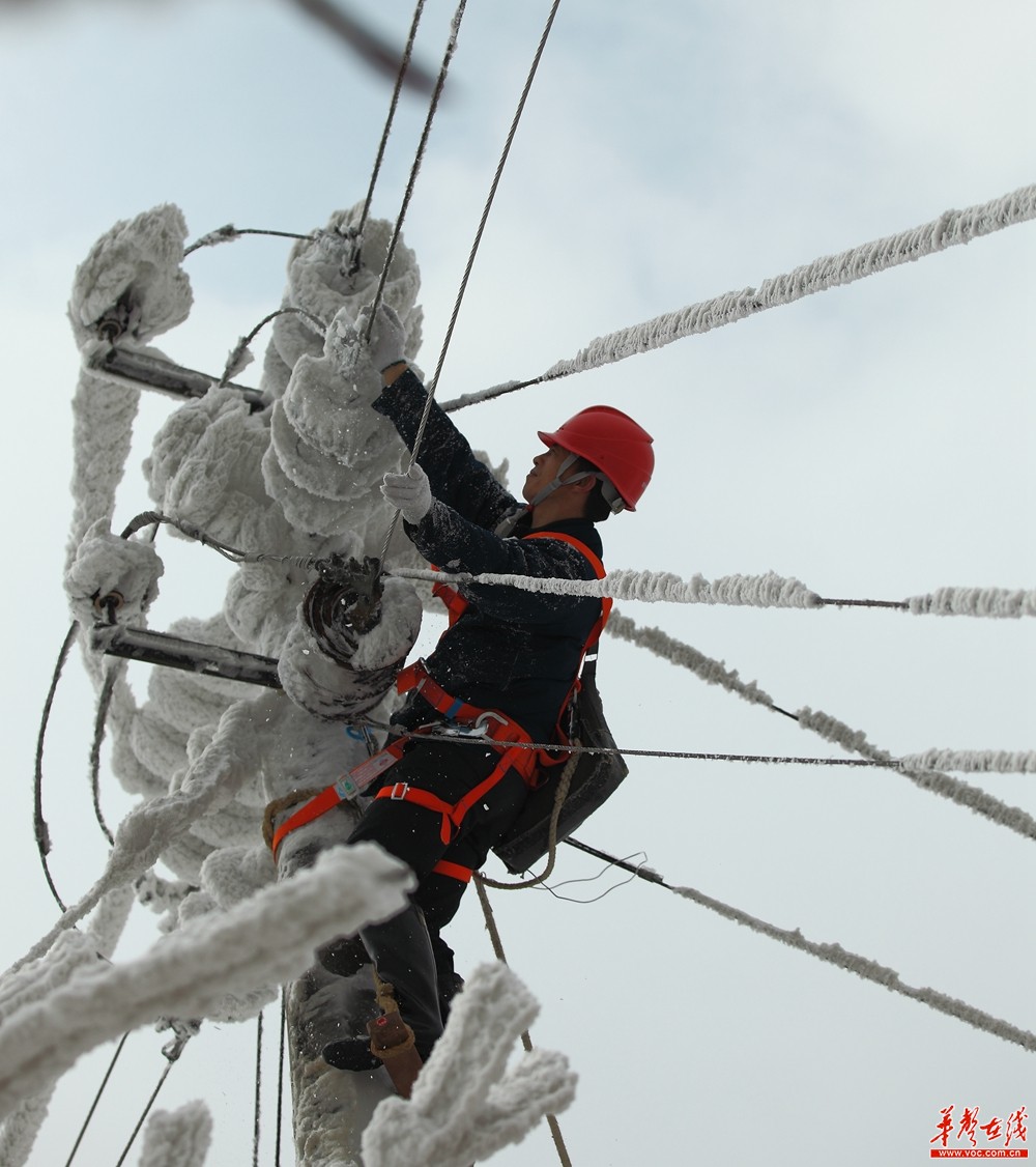 国网湖南电力发布雨雪冰冻预警通知 电力人全