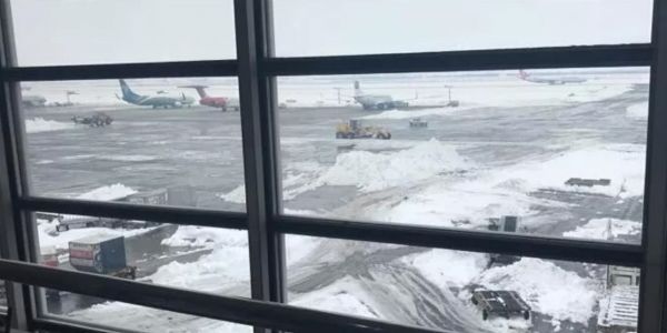 ▲大雪中的德黑兰机场（图片来自网络）