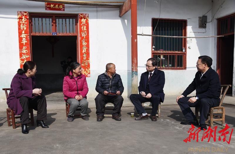 蔡亭英来开福区慰问困难群众