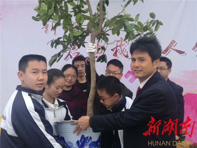 长沙市一中雨花新华都学校学生收到一份特殊礼