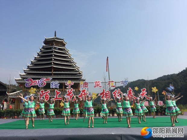 现场精彩的节目表演。