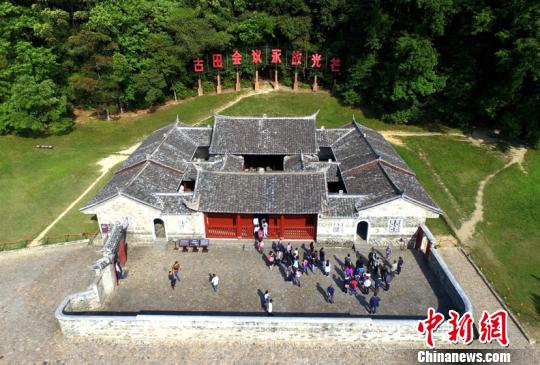 红色旅游火爆福建古田会议会址游人如织