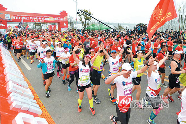 2018-洪江黔阳古城国际半程马拉松比赛（杨锡建摄）-资料图片