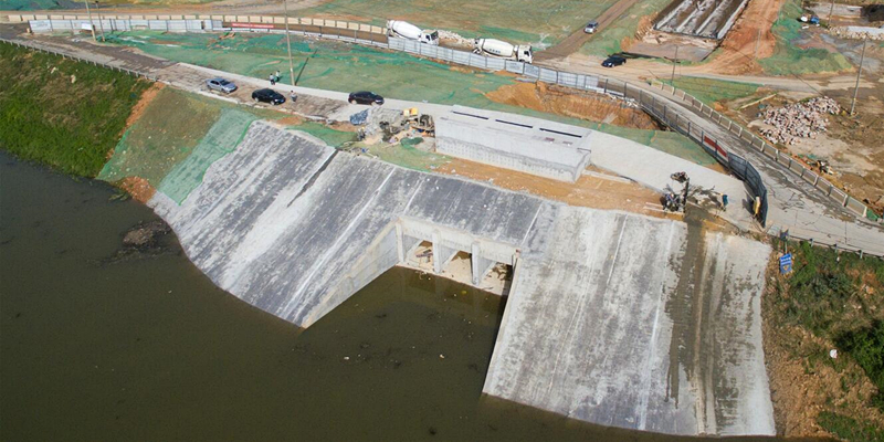 长沙县土桥撇洪渠工程 涉水穿堤段箱涵工程完工