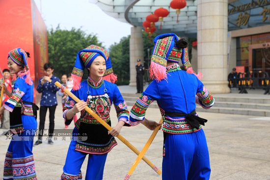 “壮族三月三·八桂嘉年华”大幕拉开 桂风壮韵醉游人(组图)