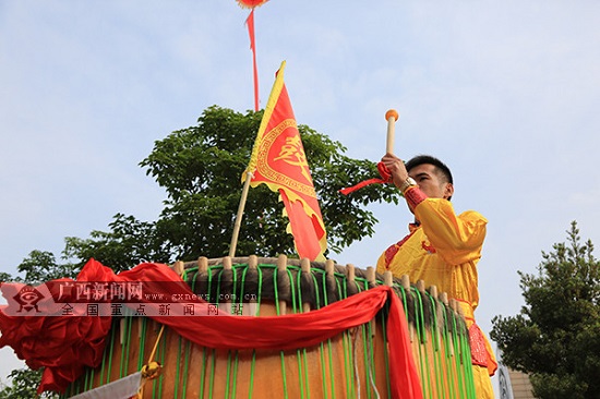 “壮族三月三·八桂嘉年华”大幕拉开 桂风壮韵醉游人(组图)