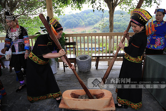 “壮族三月三·八桂嘉年华”大幕拉开 桂风壮韵醉游人(组图)