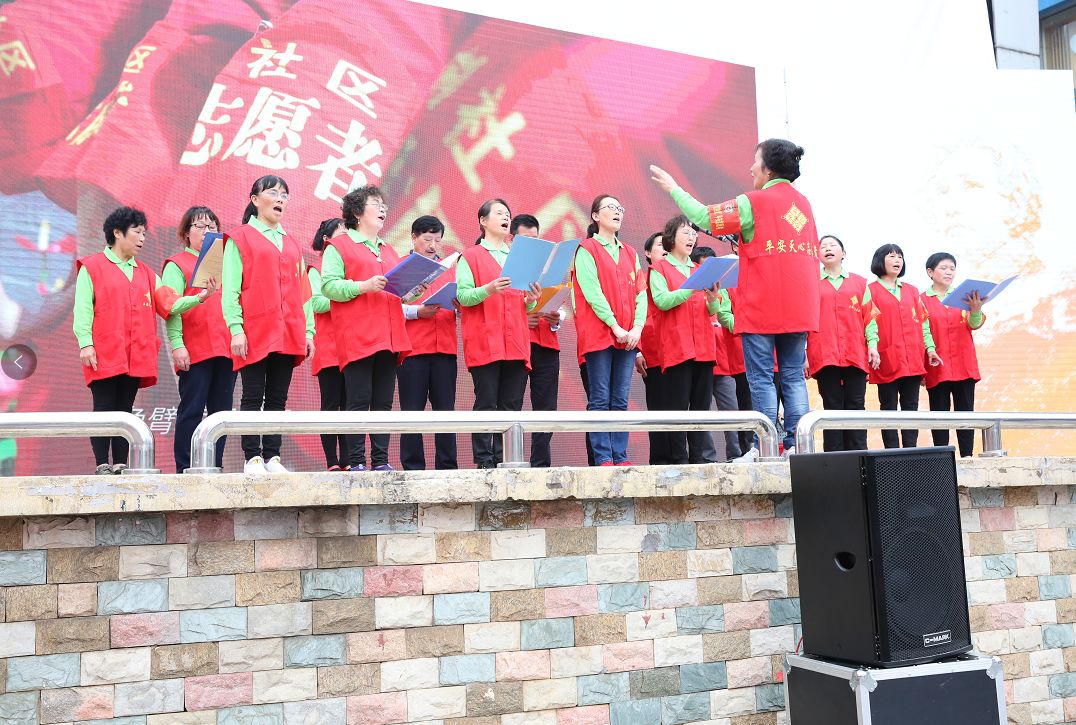 天心区坡子街街道开展综治宣传月暨红袖章平安