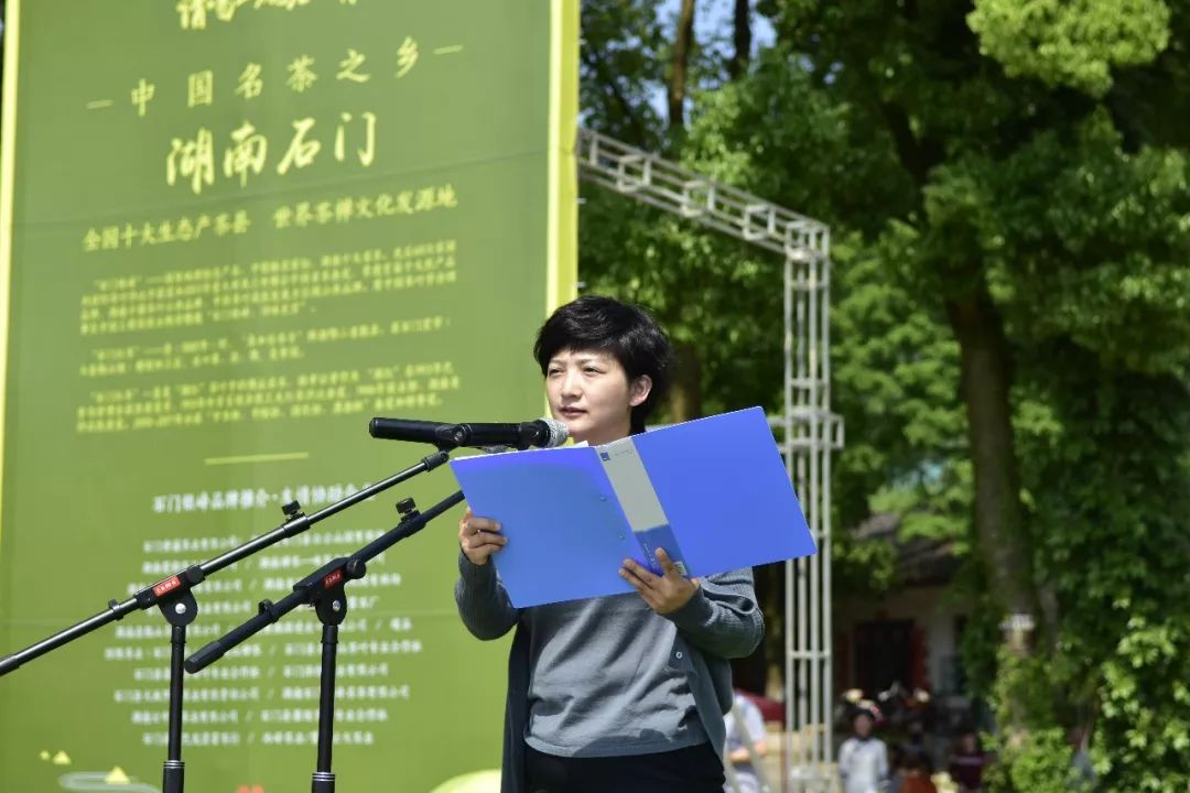 湖南在线 区县动态 > 正文        薛家村名誉村长王新法的女儿王婷