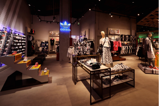首家阿迪达斯运动时尚品牌体验店深业上城开