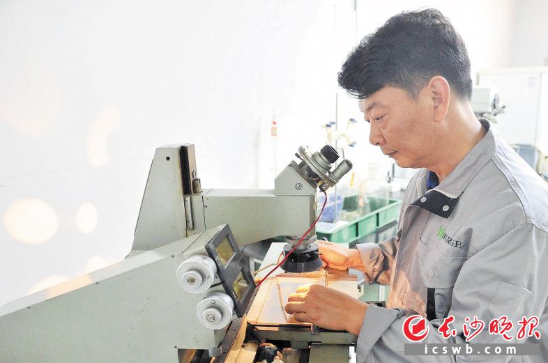 质量就是和捷实业的核心竞争力，对于“和捷环”，彭坚从来都不敢掉以轻心。均为长沙晚报记者 贺文兵摄