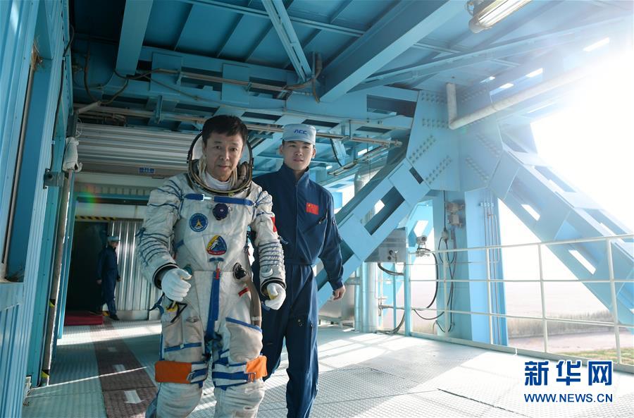 中国成功组织航天员沙漠野外生存训练