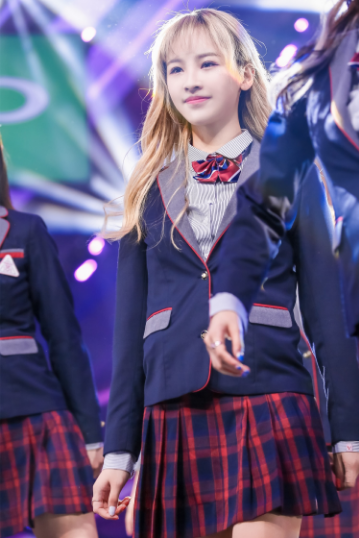 《创造101》蒋申风格百变__与胡一天上演甜蜜摸头杀 《创造101》蒋申风格百变__与胡一天上演甜蜜摸头杀
