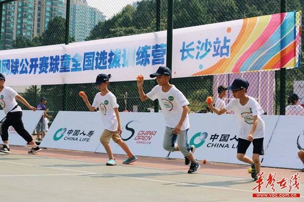 2018中网球童选拔训练营走进长沙 近10名孩子