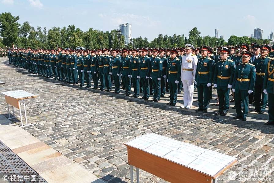 俄罗斯军校联合毕业礼现场