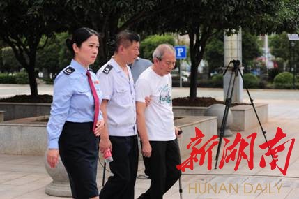 娄底:税三代见证新税务机构挂牌 - 娄底 - 新湖南