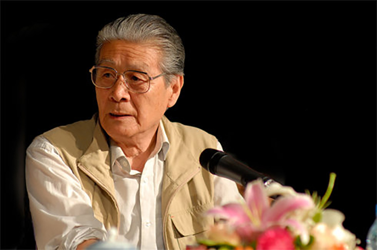 老艺术家蓝天野 年过九旬 从不养生 随性活着