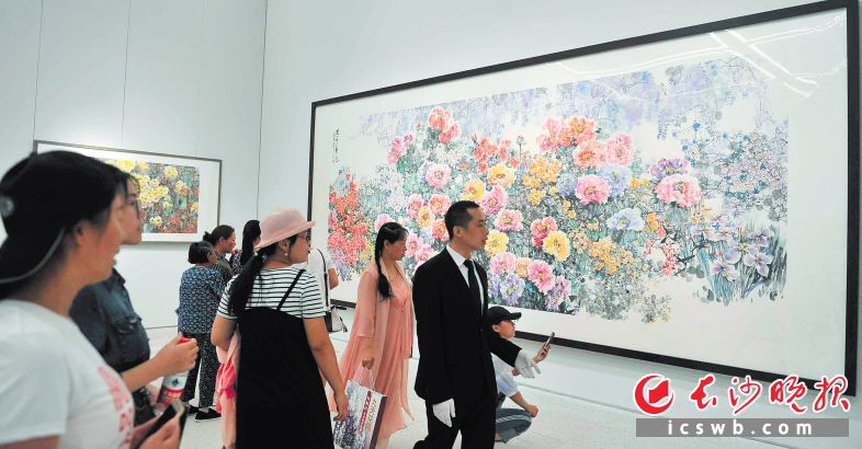 昨日，柯桐枝花鸟画作品展在省博物馆特展二厅开展，画展将持续到7月31日。 长沙晚报记者 贺文兵 摄
