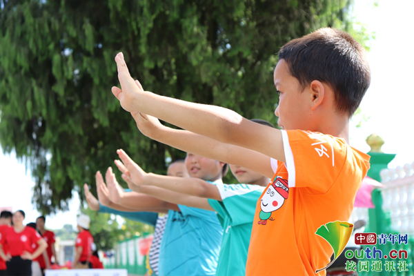 湖南科技大学潇湘学院志愿者赴洪山爱心支教