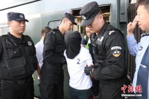 资料图：警方破获电信诈骗案。<a target='_blank' href='http://www./'>中新社</a>记者 于琨 摄