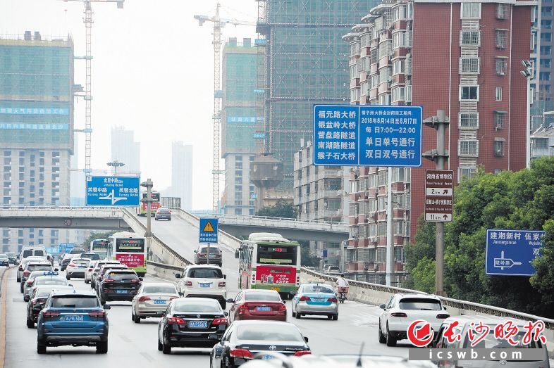 三桥两隧今起机动车单双号限行 电子警察将抓