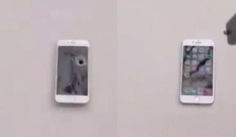 图为被子弹射穿的苹果手机。(图:Getty)