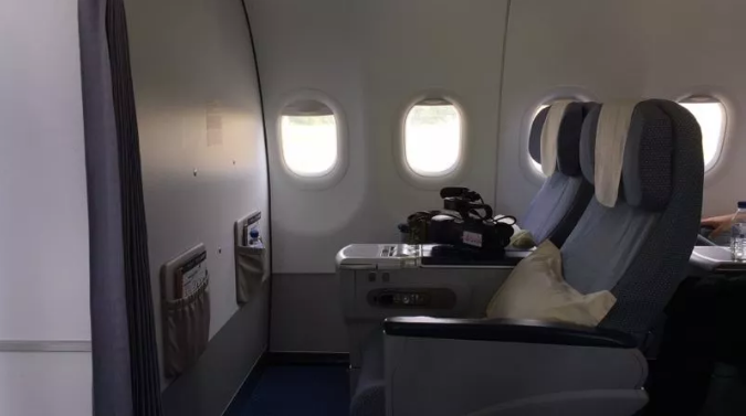 △头等舱可坐8人