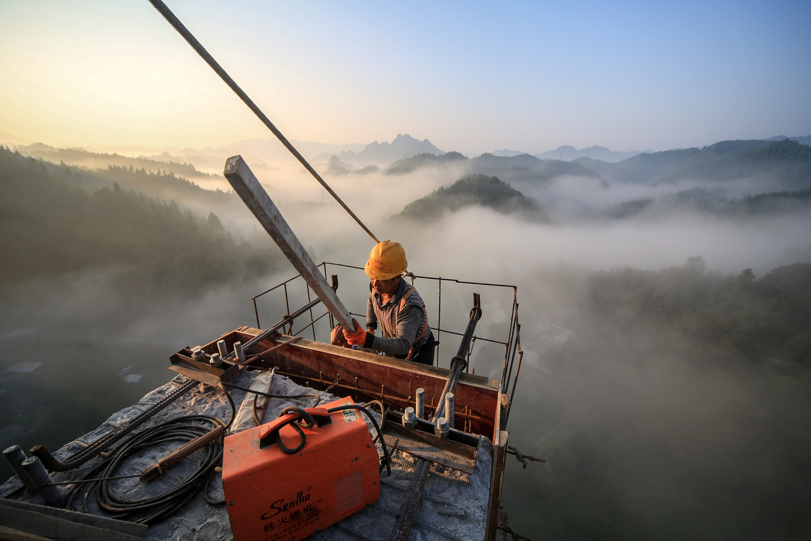 湘西:黔张常铁路西湖冲特大桥