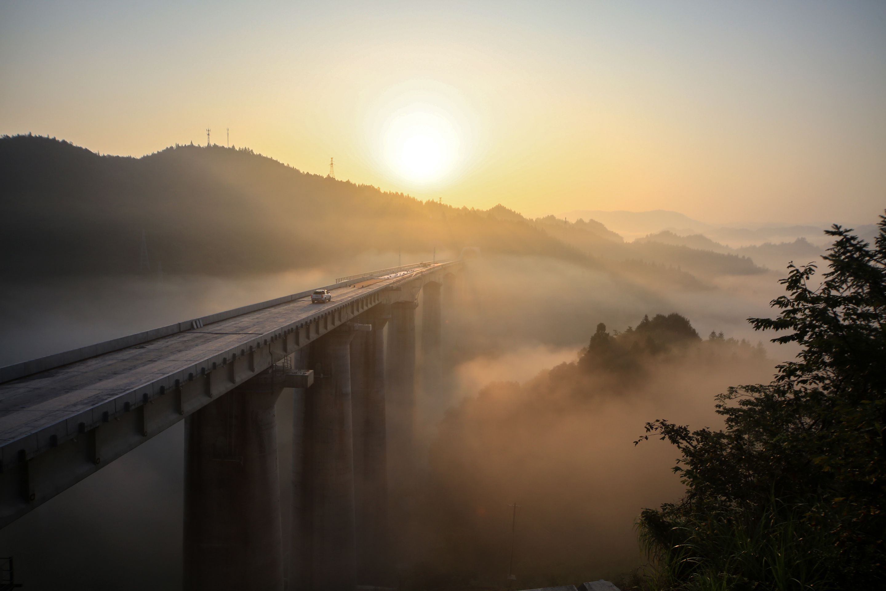 湘西:黔张常铁路西湖冲特大桥