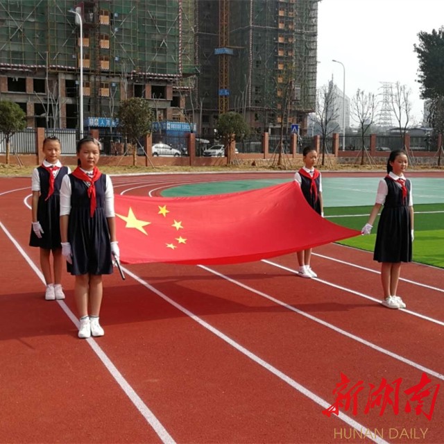 天元区凿石学子来自,务工小学过半小学开学家外来一歌曲年级图片