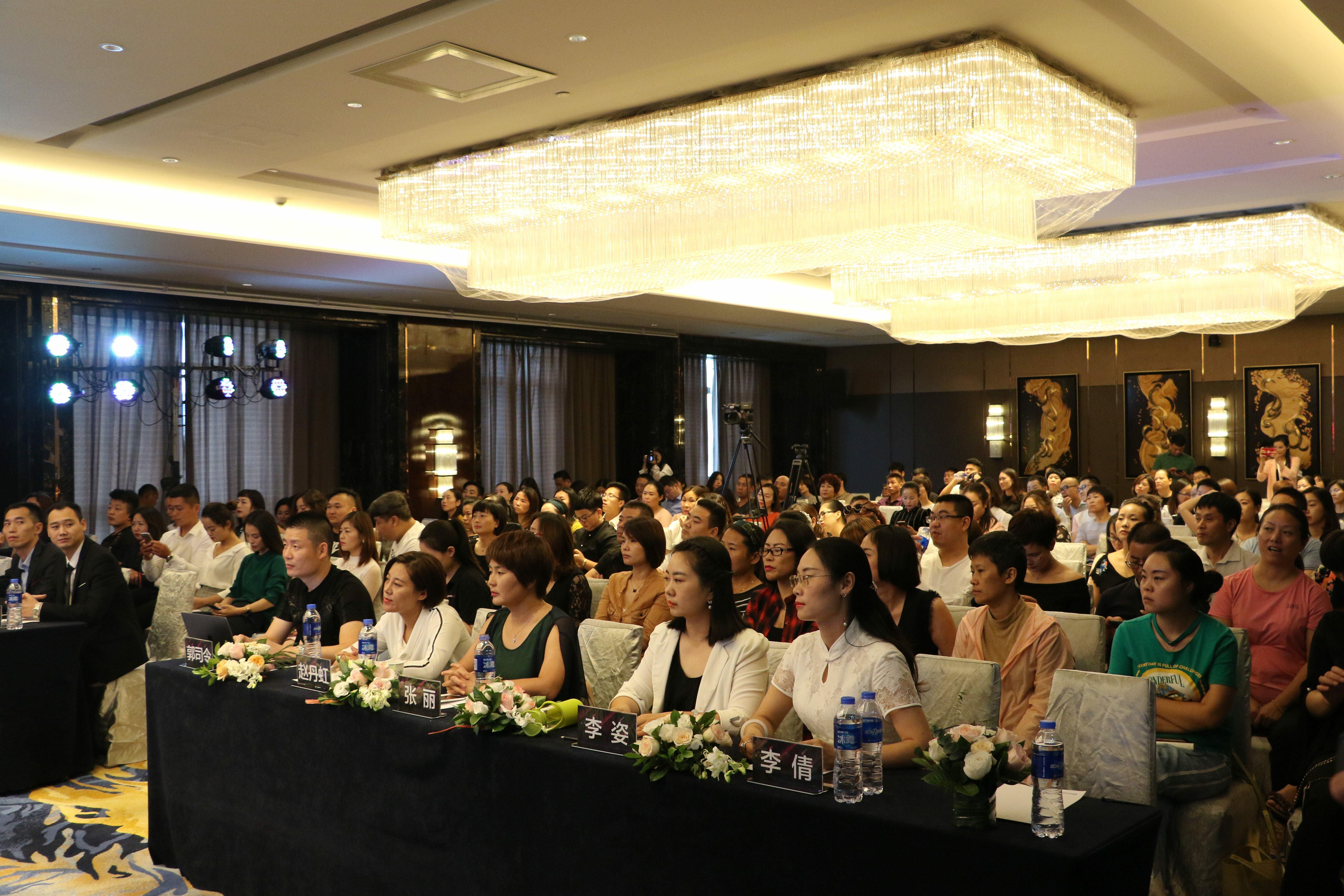 第七届河南女性创业者大会--“安心创业亿计划”启动