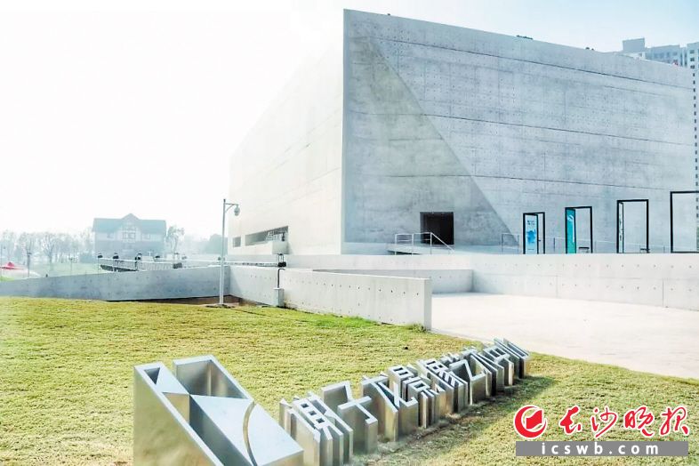 ↓谢子龙影像艺术中心 