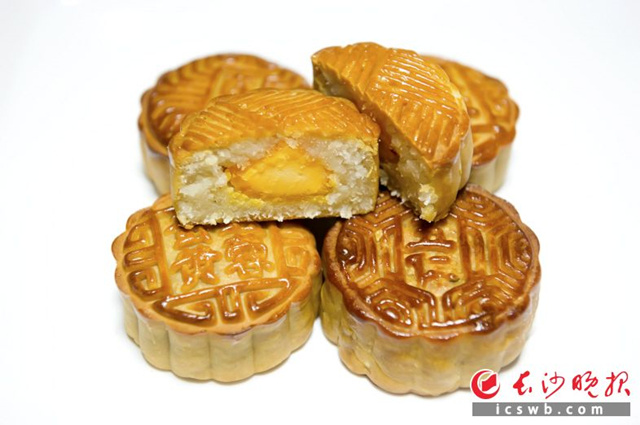 广式莲蓉蛋黄月饼