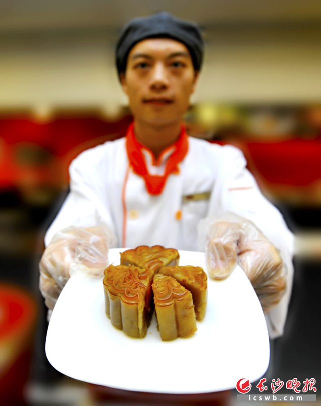 中秋,奉上月饼来