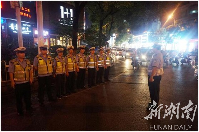 保平安丨郴州交警开展夜查专项整治行动 - 郴州