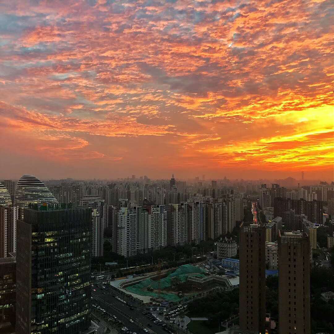 彩霞如油画