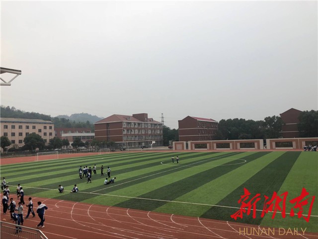 结对帮扶立见成效 周南石燕湖中学中考合格率达到93% - 长沙 - 新湖南