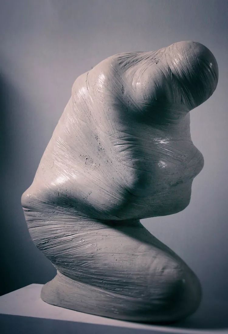 雕塑| 夸张的人体扭曲