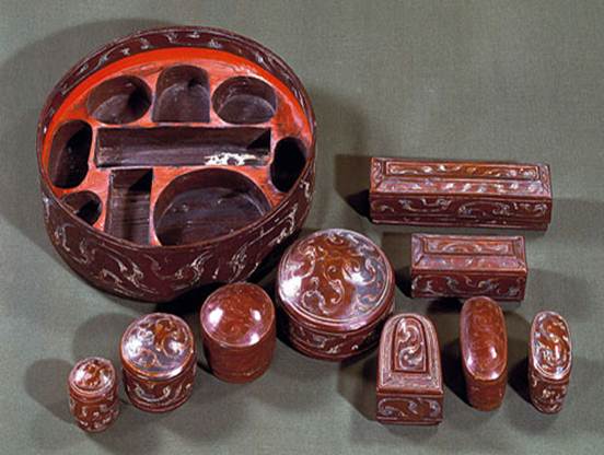 F:\SS\花汉冲图片资料\古代的妆奁精致而款式繁多.jpg