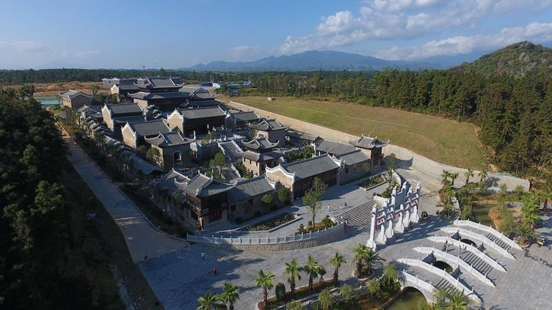 何文才摄于道县濂溪书院.