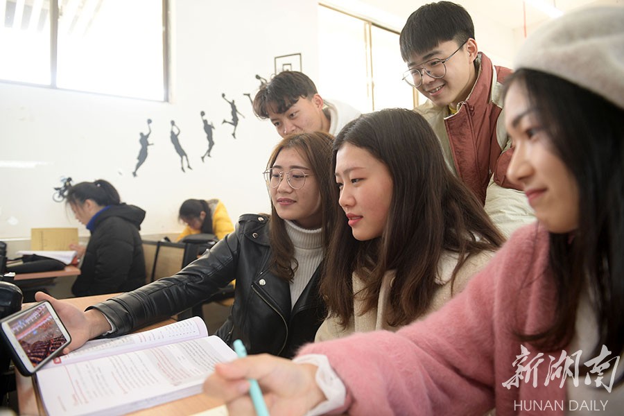 湖南外贸职院师生观看庆祝改革开放40周年大会直播 新湖南www.hunanabc.com