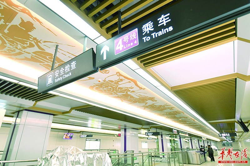 地铁4号线各站点装修扫尾