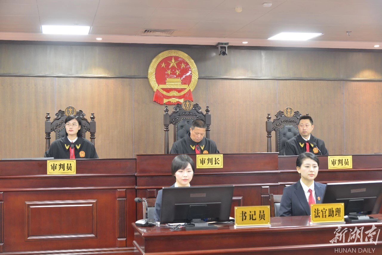 杨秀勇)今日,郴州市中级人民法院公开开庭审理了湖南省娄底市政协原副