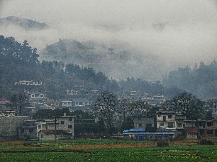 张龙生摄于溆浦县黄茅园,中方县铁坡境内.