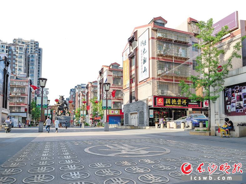 雨花区精心培育新型文化业态,推动文化产业发展,神农茶都文化产业园内,处处可见茶文化元素。 陈飞 摄