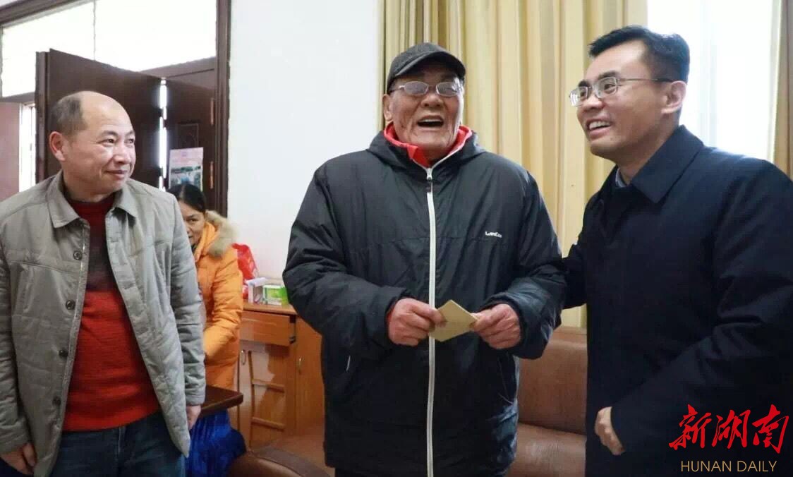 临澧县委书记陈章杰春节前走访慰问送温暖