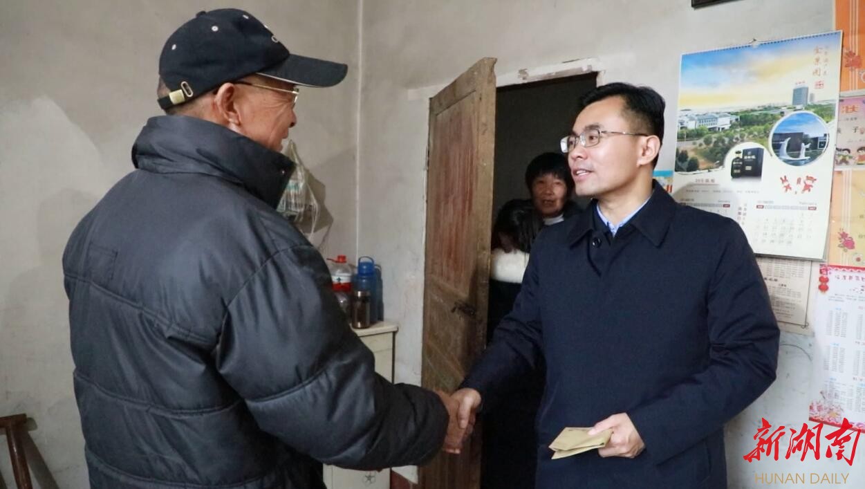 临澧县委书记陈章杰春节前走访慰问送温暖
