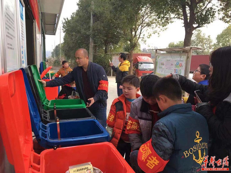 长沙沙坪街道开展垃圾分类志愿实践活动