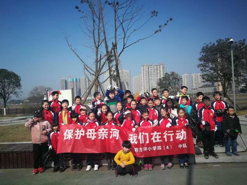 牵小手红红火火过大年 -记开福区四方坪小学保